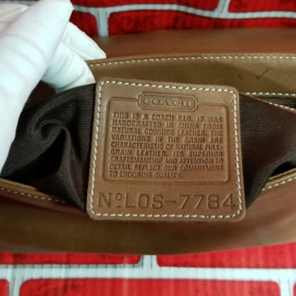 COACH- CAMEL LEATHER BAGUETTE - Picture 7 of 8